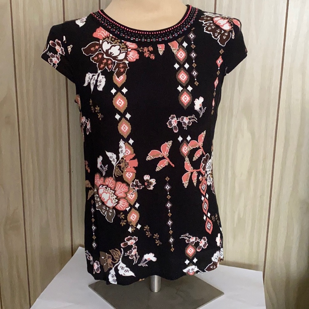 Blouse short sleeve beaded neckline bottom on back neck M Three Pink Hearts